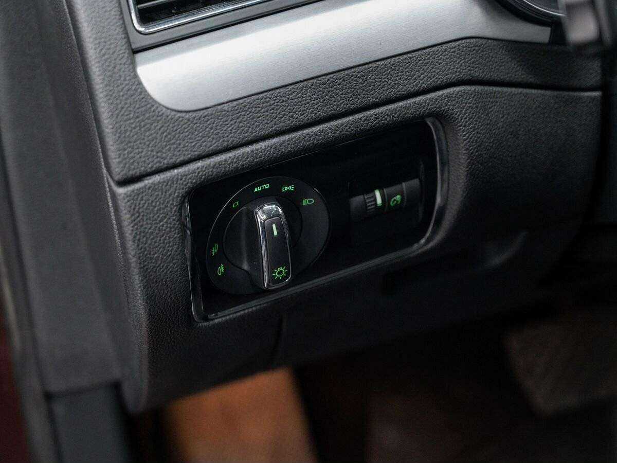 Skoda Superb 2014 года с пробегом. Фото: #17