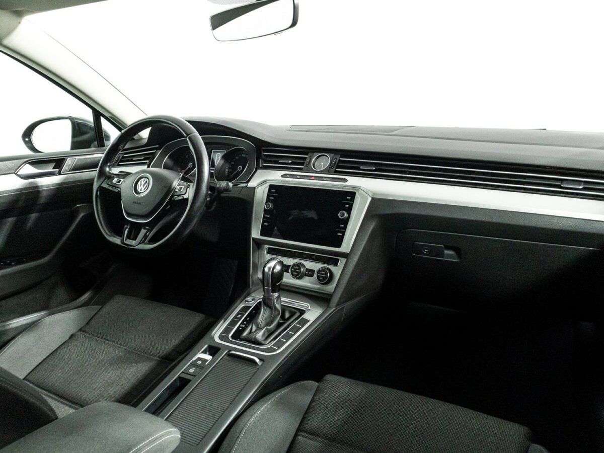 Volkswagen Passat 2019 года с пробегом. Фото: #8