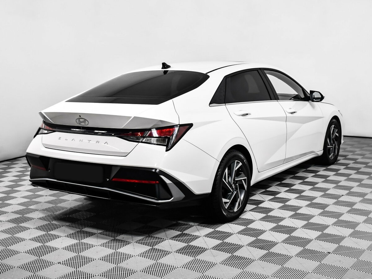 Hyundai Elantra 2023 года с пробегом. Фото: #4
