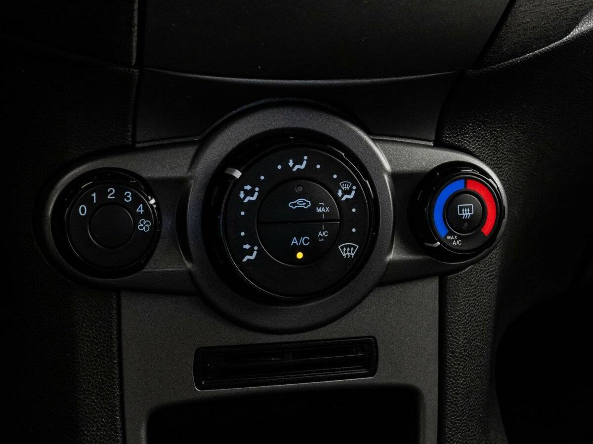 Ford Fiesta 2015 года с пробегом. Фото: #13