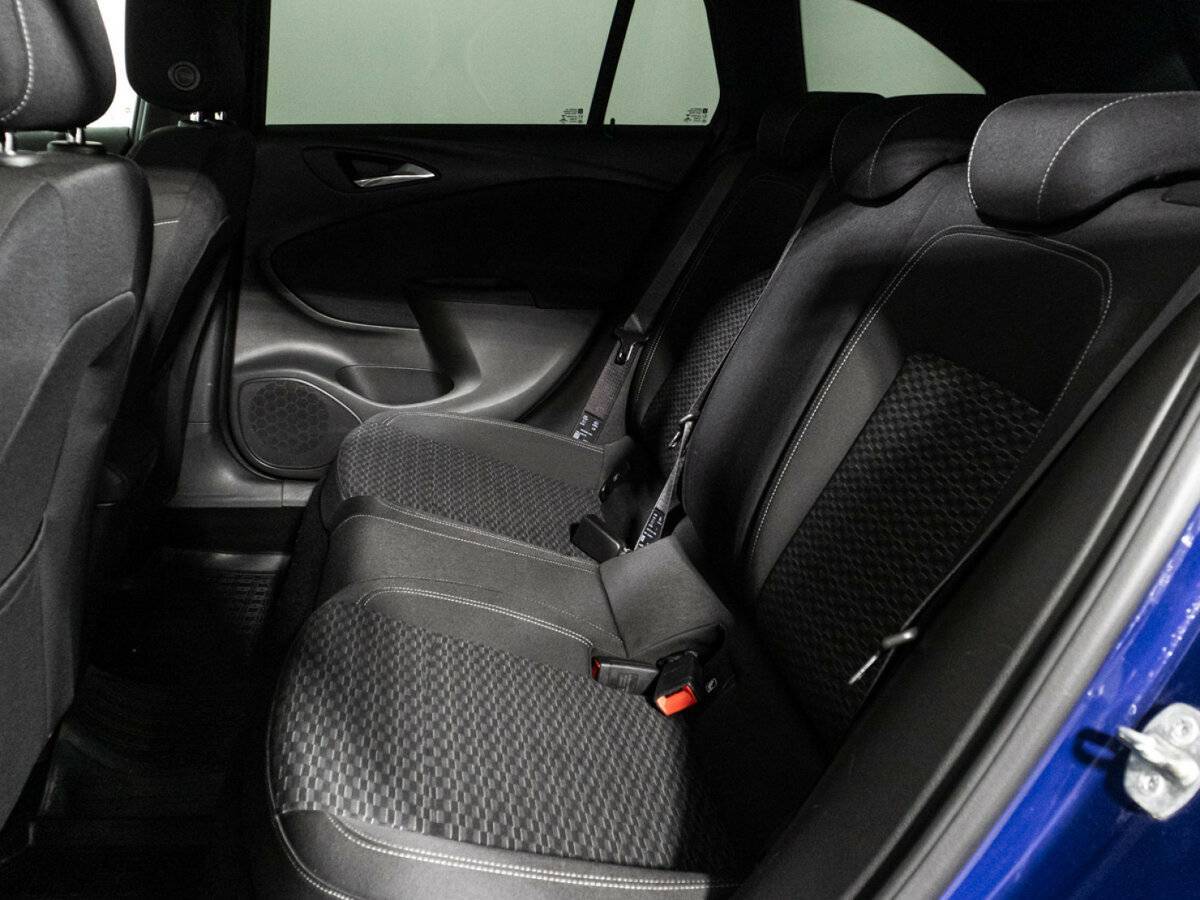 Opel Astra 2019 года с пробегом. Фото: #9