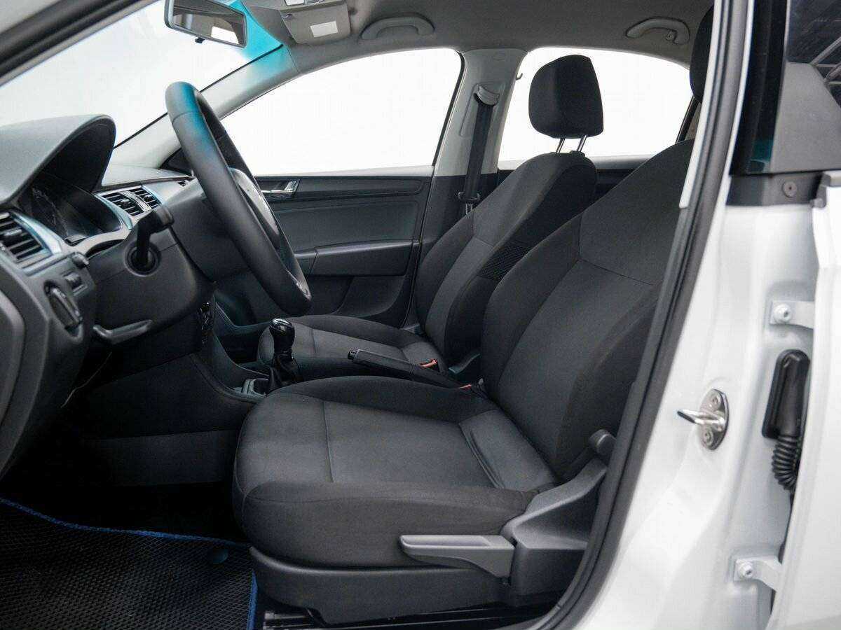 Б/У Шкода Рапид 2017 года. Фото: #17