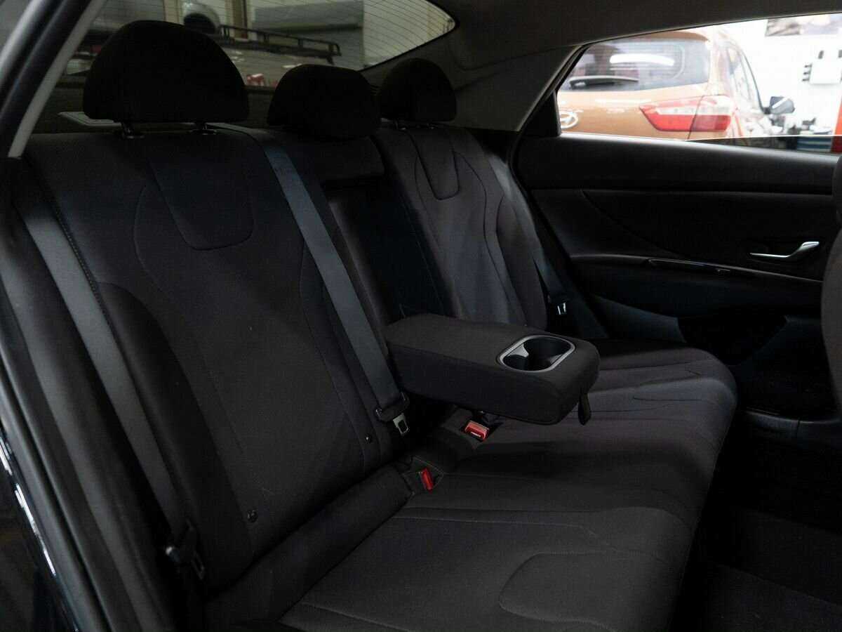 Hyundai Elantra 2021 года с пробегом. Фото: #8