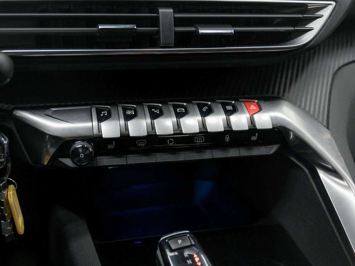 Б/У Пежо 3008 2018 года. Фото: #17