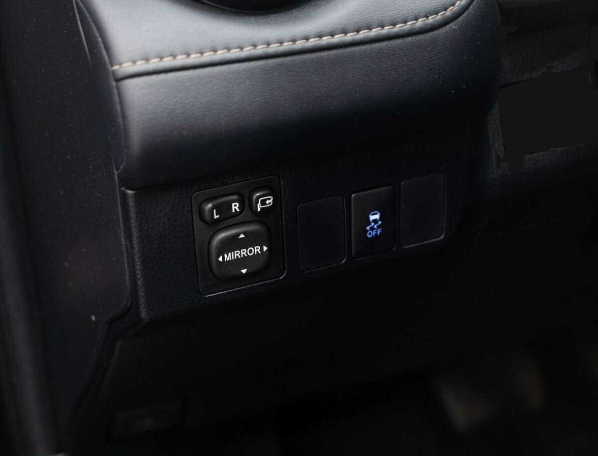 Б/У Тойота Рав4 2014 года. Фото: #17