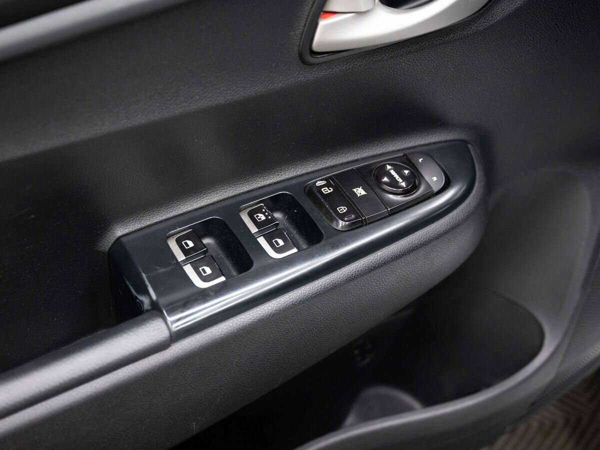 Б/У Киа Рио 2018 года. Фото: #17