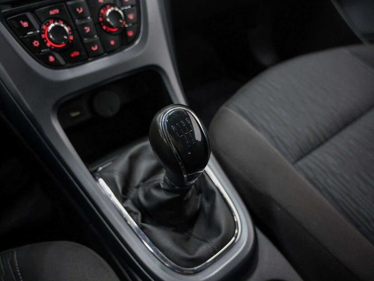 Б/У Опель Астра 2013 года. Фото: #17