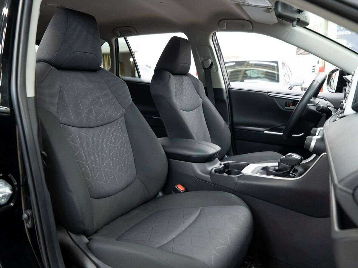 Toyota RAV4 2019 года с пробегом. Фото: #9