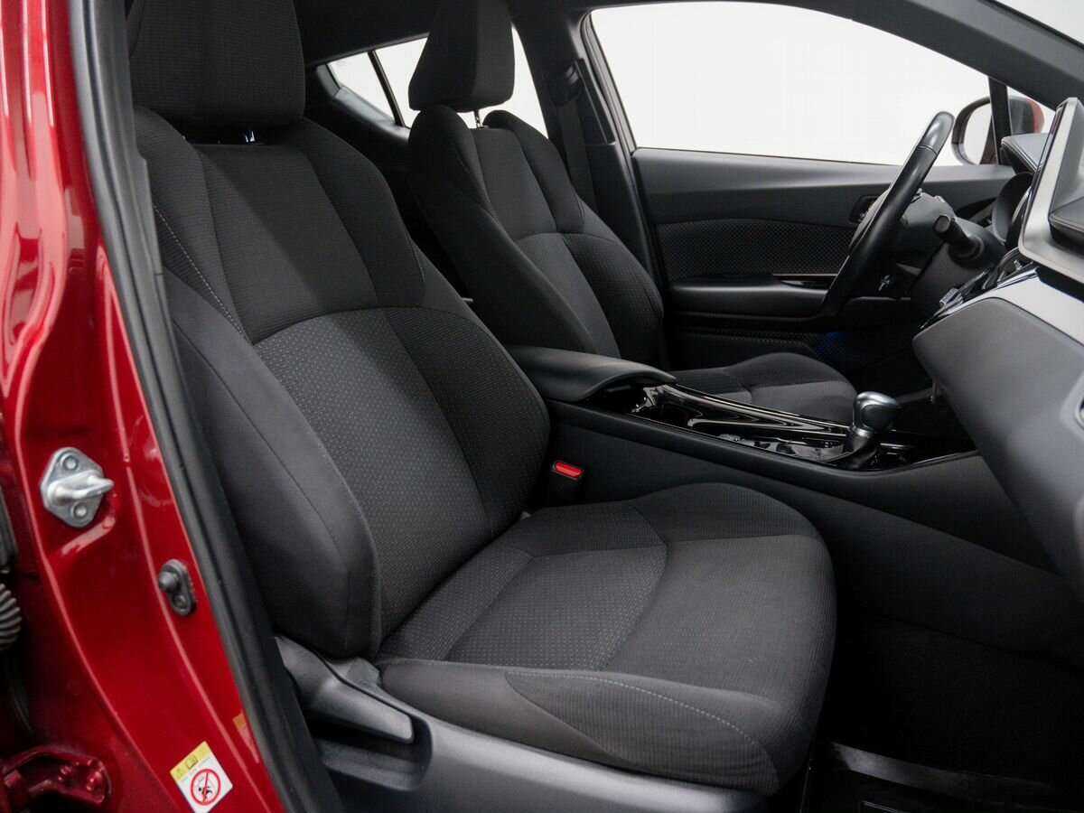 Toyota C-HR 2018 года с пробегом. Фото: #5