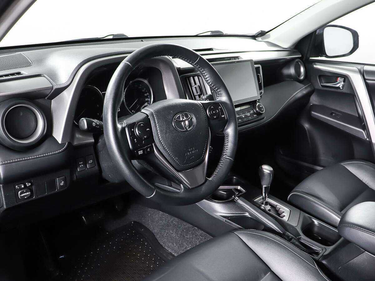 Toyota RAV4 2018 года с пробегом. Фото: #12