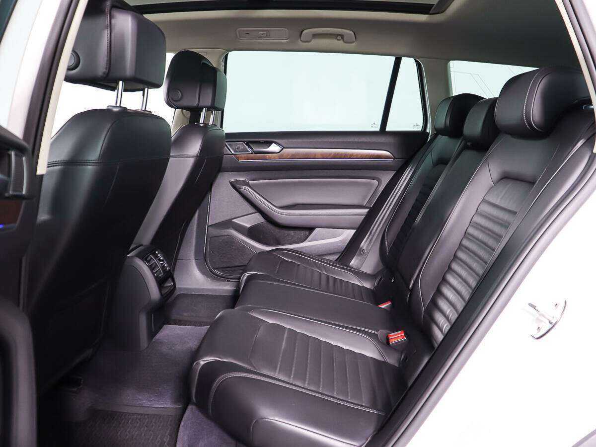 Volkswagen Passat 2018 года с пробегом. Фото: #9