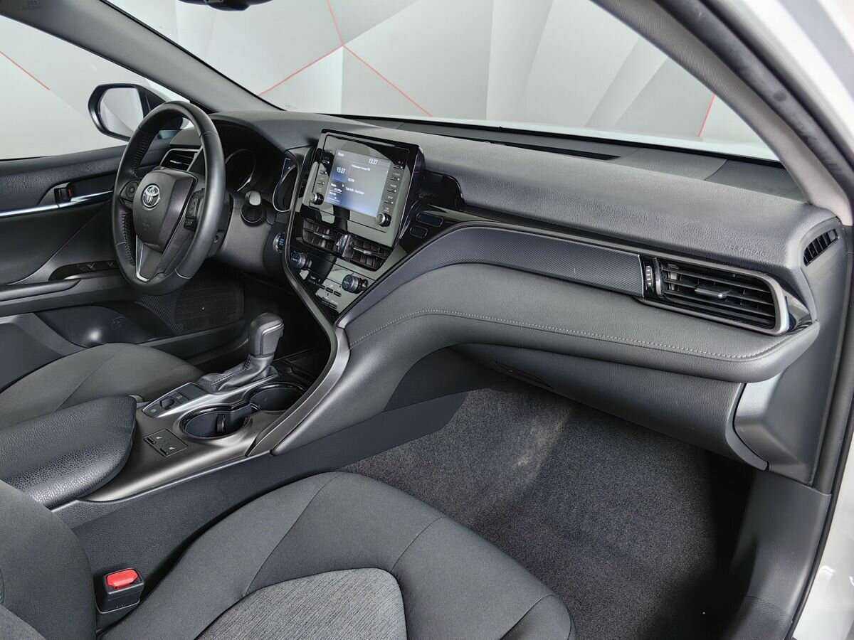 Toyota Camry 2021 года с пробегом. Фото: #8