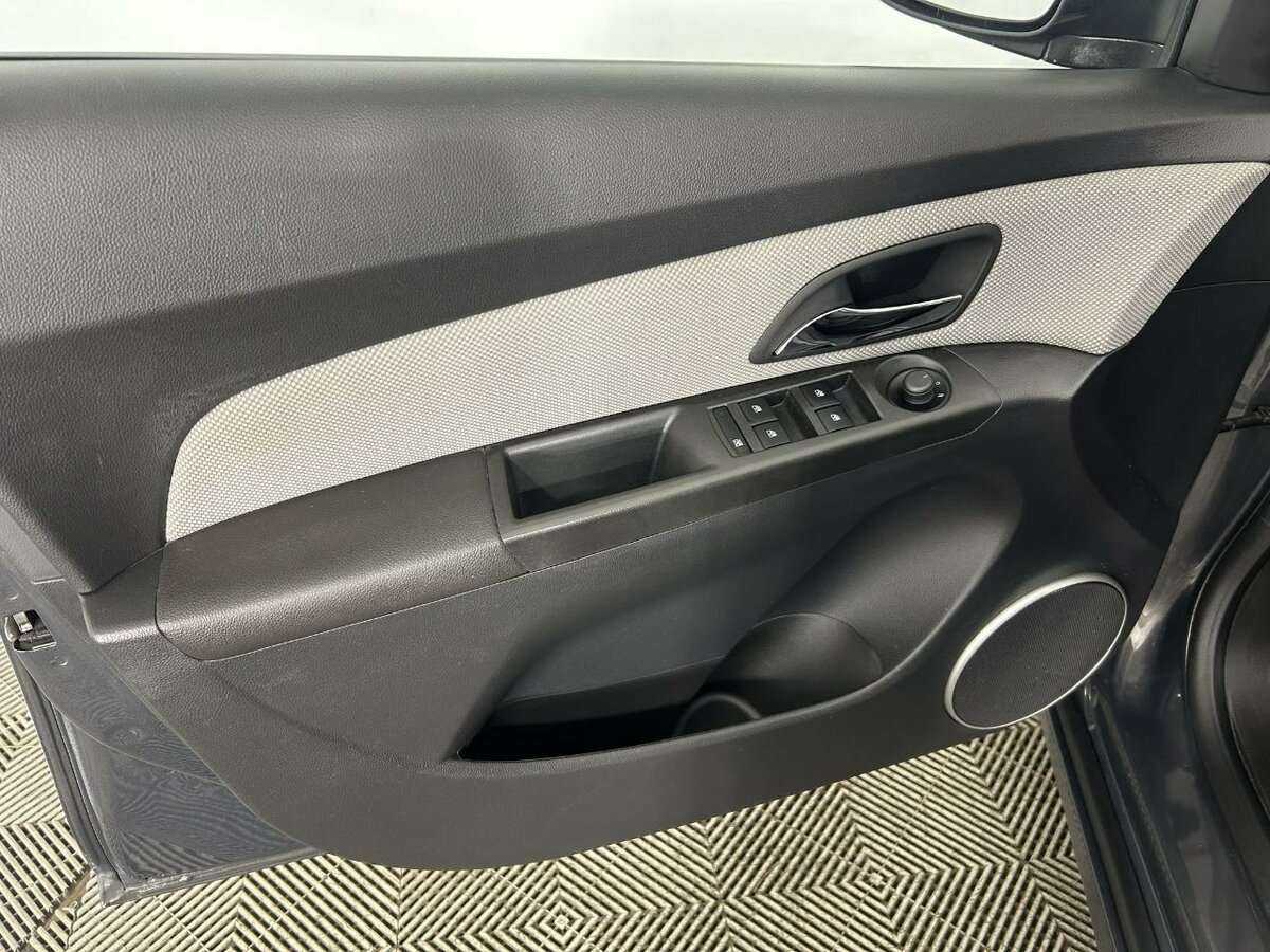 Б/У Шевроле Круз 2013 года. Фото: #7