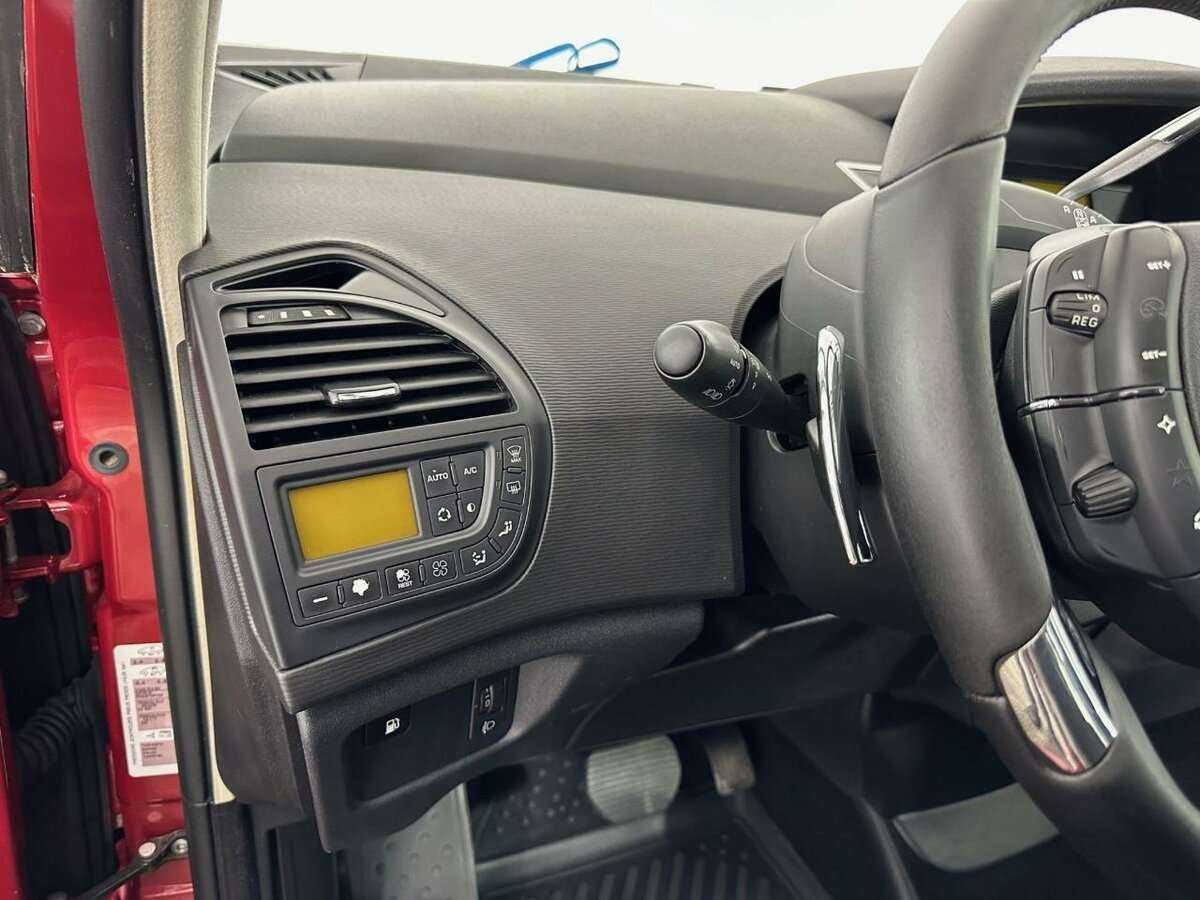 Б/У Ситроен Ц4 Пикассо 2012 года. Фото: #7