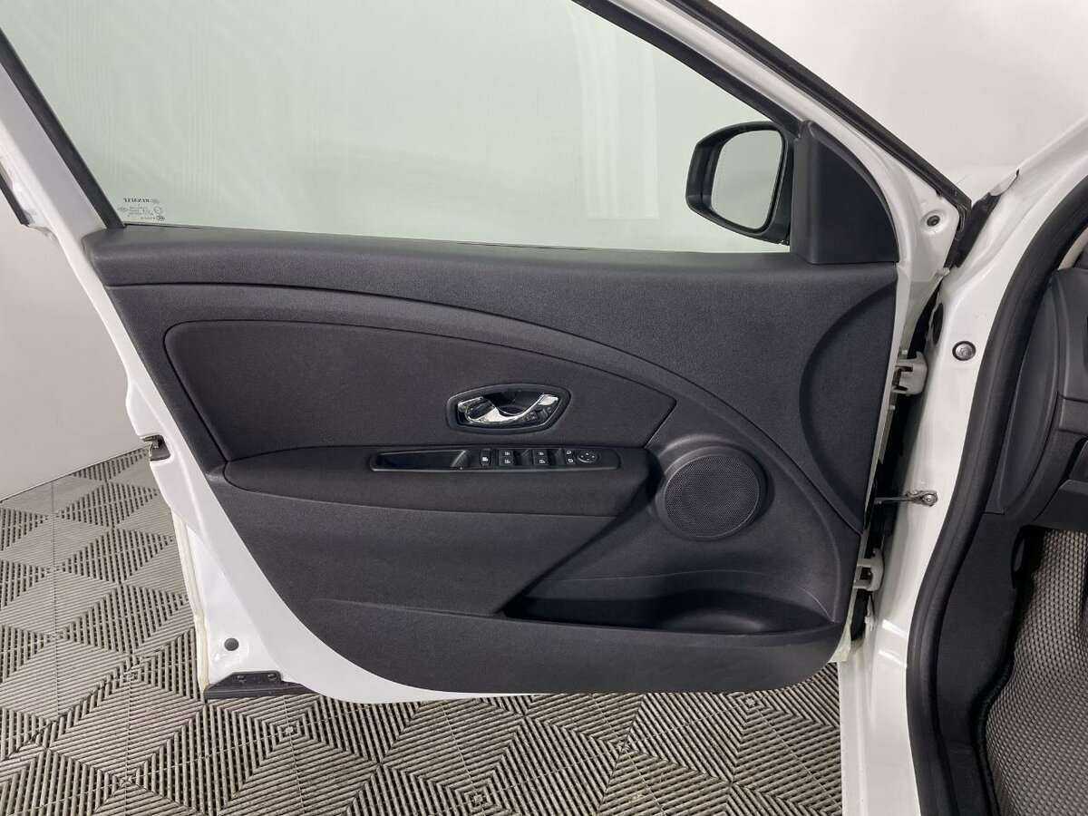 Б/У Рено Флюенс 2015 года. Фото: #7