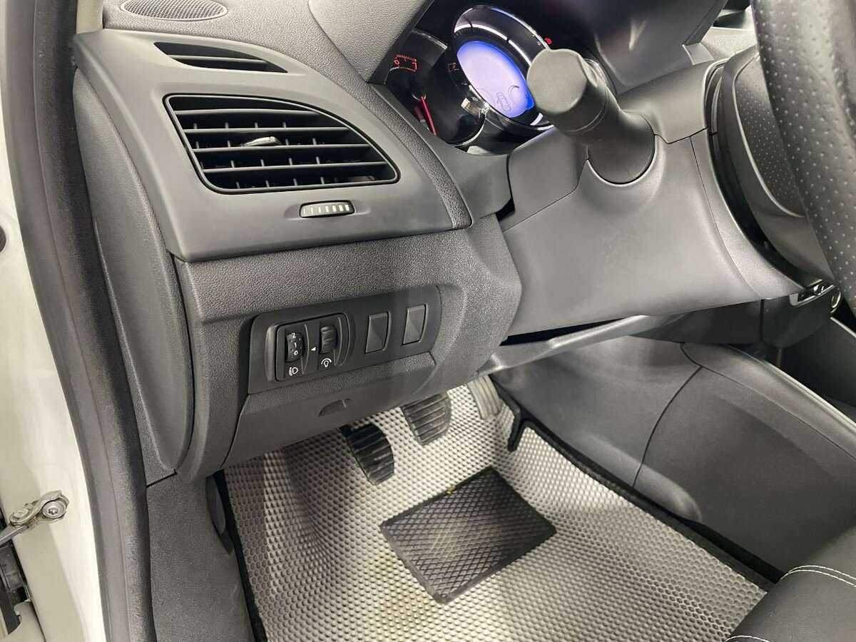 Б/У Рено Флюенс 2015 года. Фото: #8