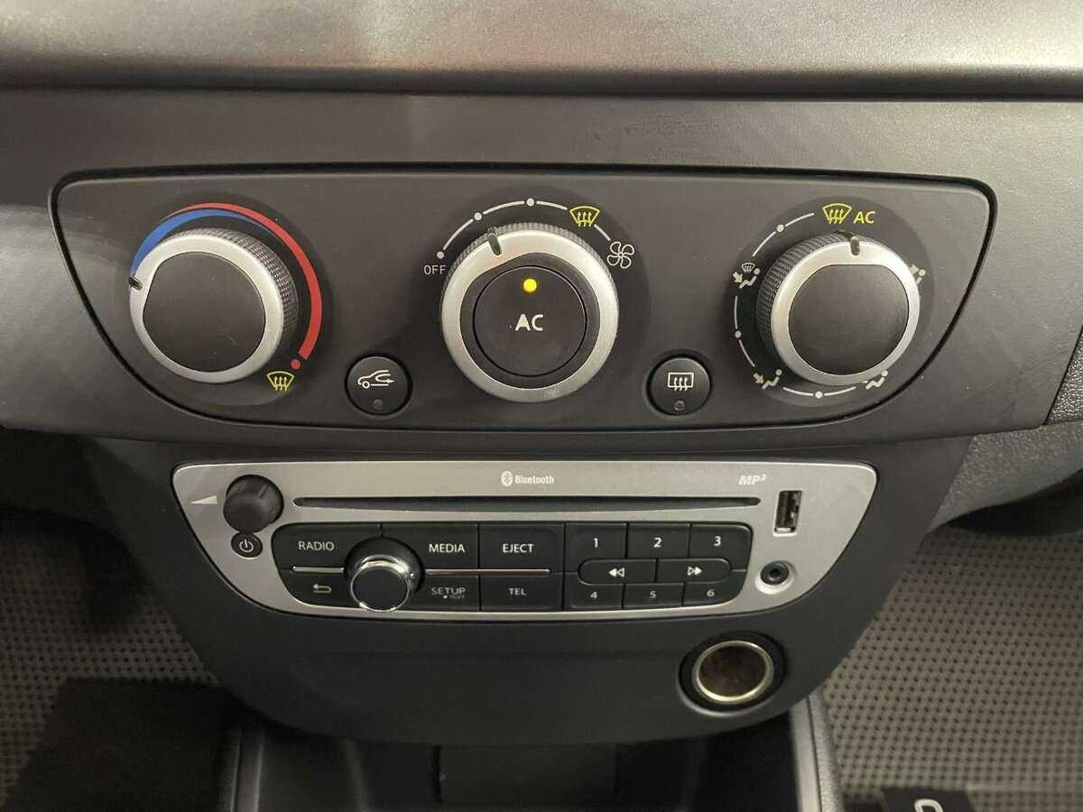 Б/У Рено Флюенс 2015 года. Фото: #11