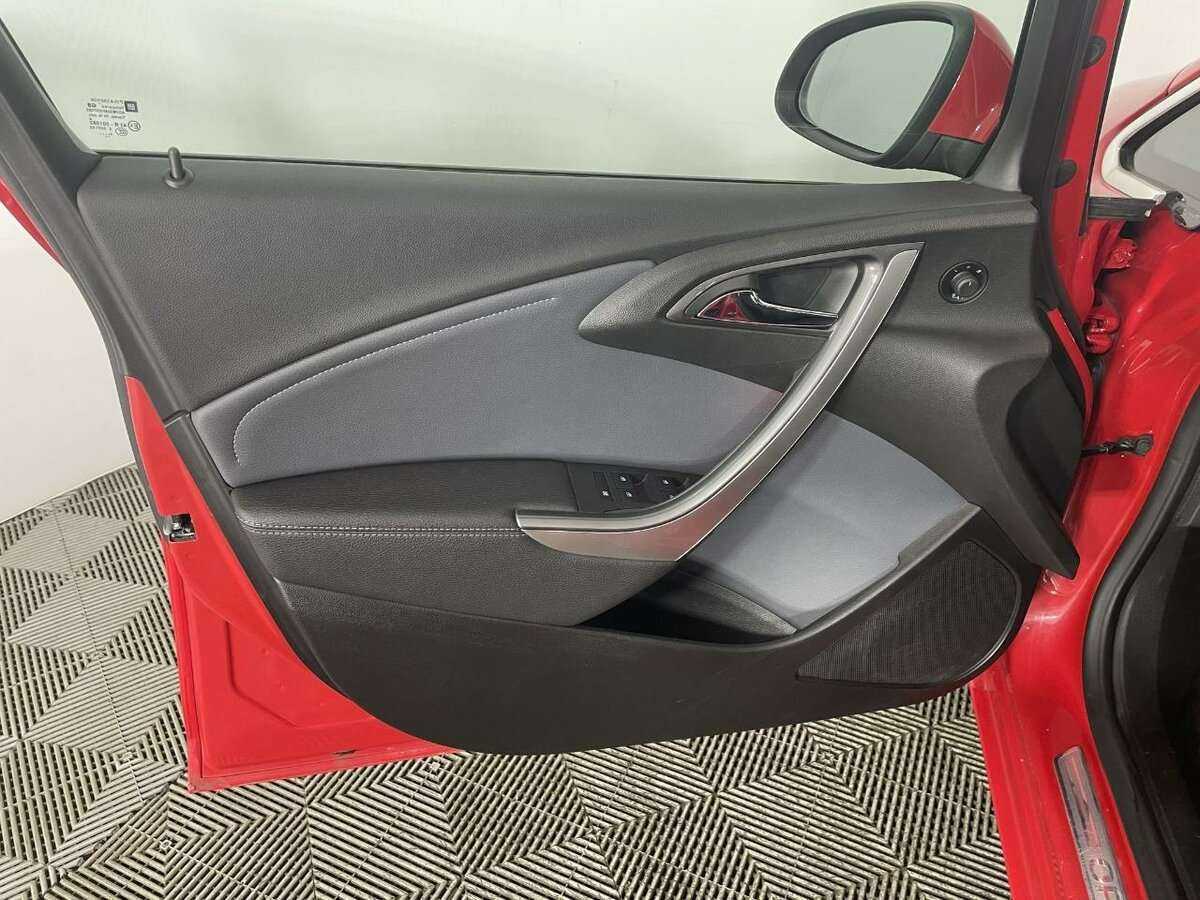 Б/У Опель Астра 2013 года. Фото: #7