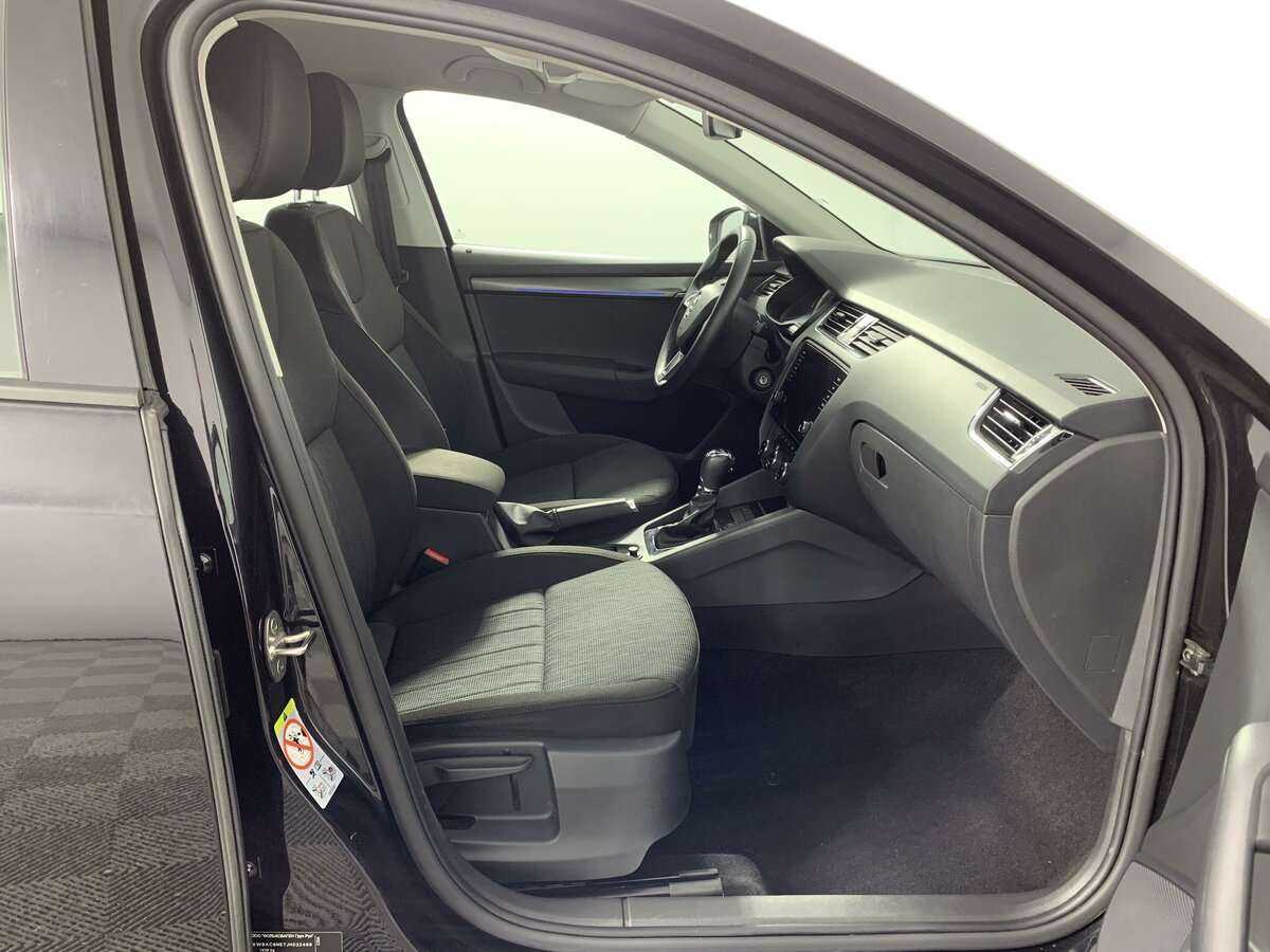 Б/У Шкода Октавия 2018 года. Фото: #11