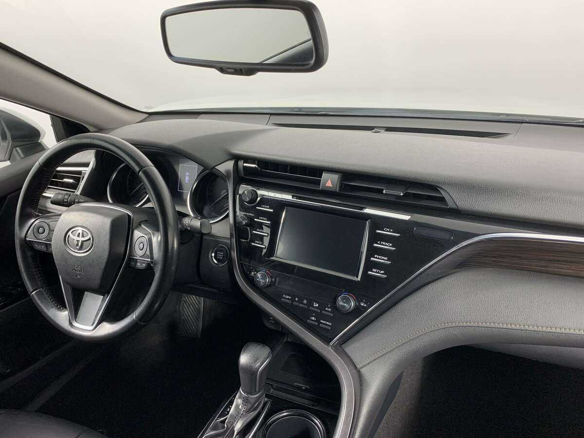 Б/У Тойота Камри 2020 года. Фото: #8