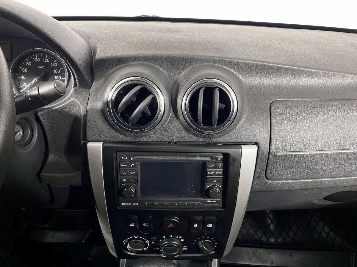 Б/У Ниссан Альмера 2014 года. Фото: #8