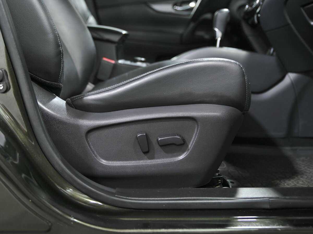 Б/У Ниссан Икс-Трейл 2017 года. Фото: #18