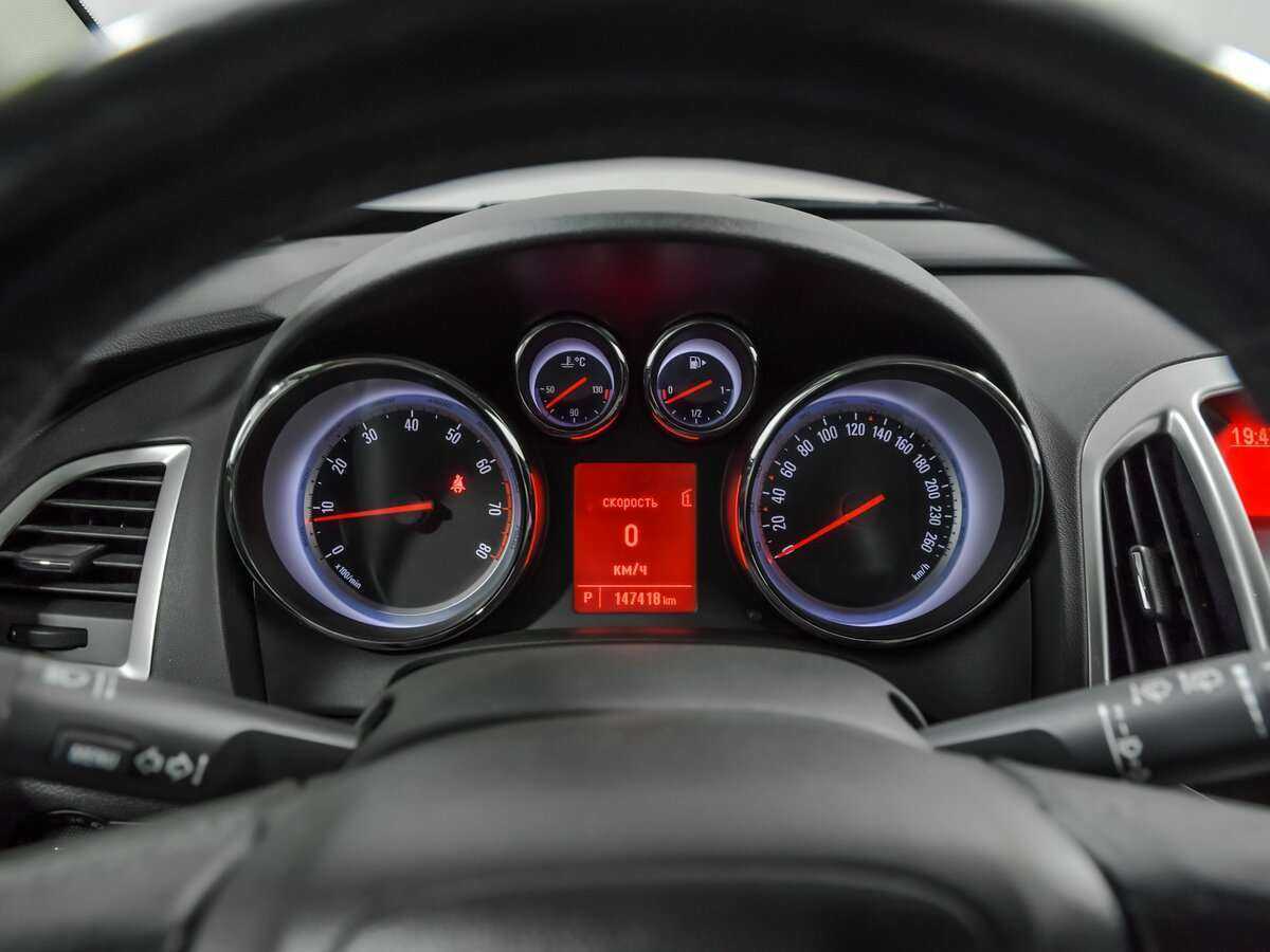 Б/У Опель Астра 2013 года. Фото: #4