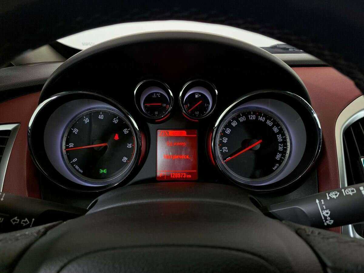 Opel Astra 2013 года с пробегом. Фото: #10