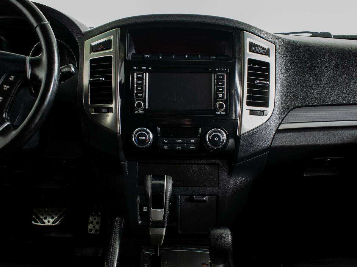 Б/У Митсубиши Паджеро 2015 года. Фото: #7