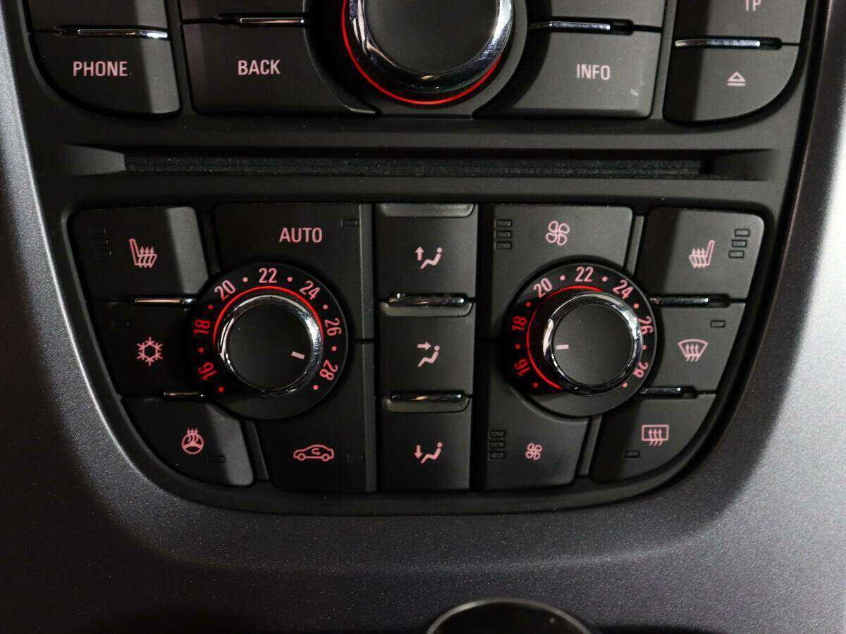 Б/У Опель Астра 2014 года. Фото: #17