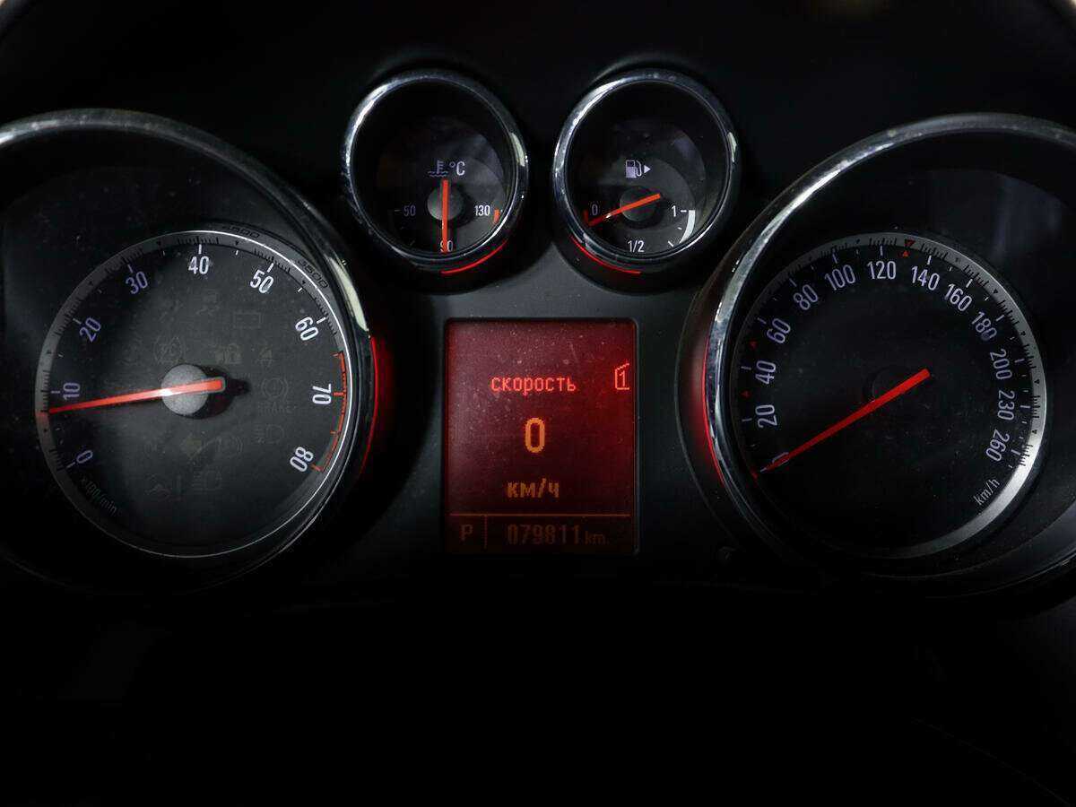 Б/У Опель Астра 2012 года. Фото: #8