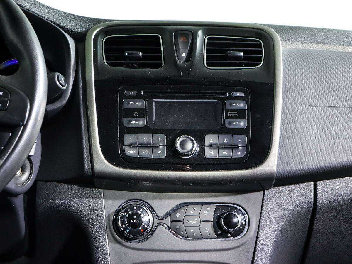 Б/У Рено Сандеро 2016 года. Фото: #10