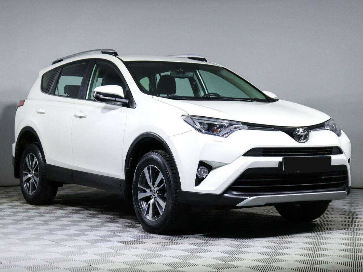 Toyota RAV4 2017 года с пробегом. Фото: #2
