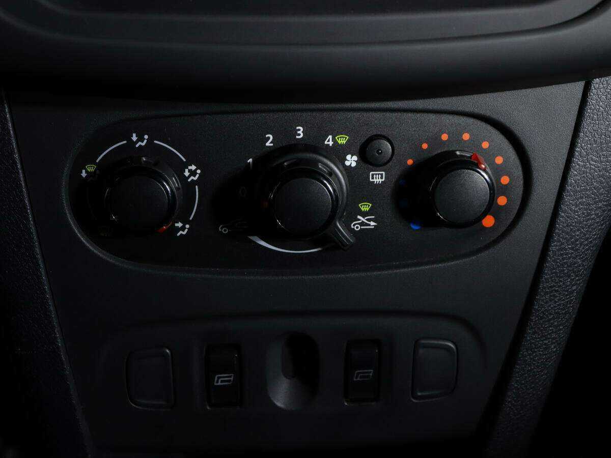 Б/У Рено Логан 2020 года. Фото: #16