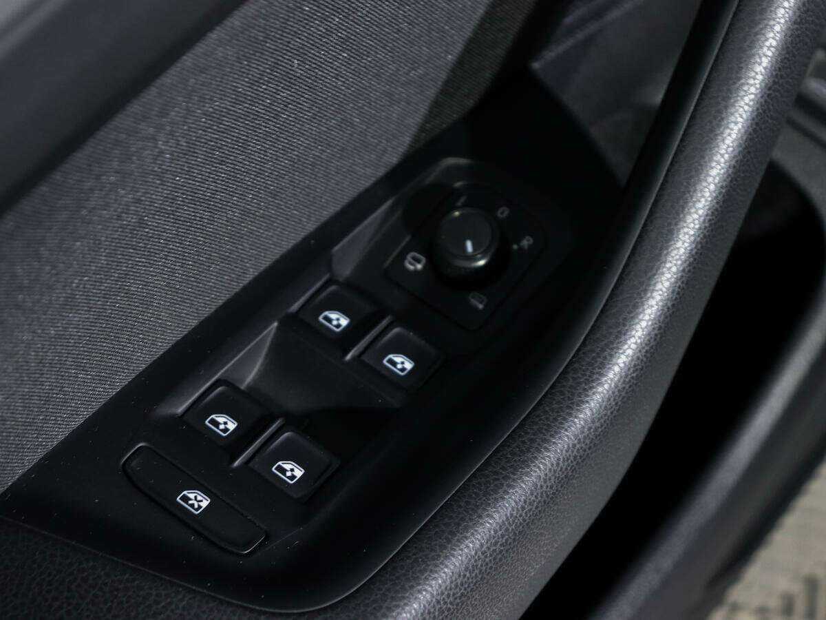 Б/У Фольксваген Пассат 2015 года. Фото: #14