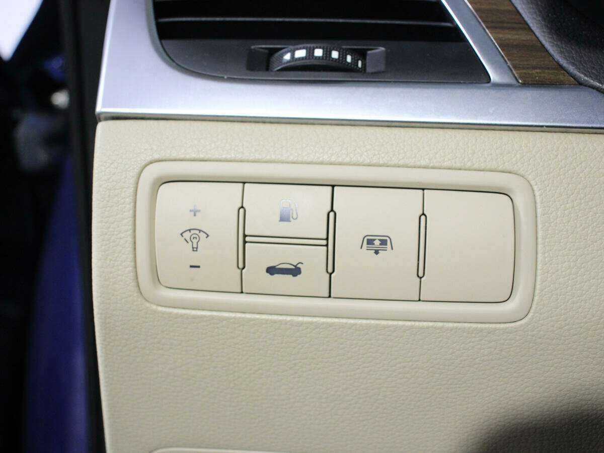 Hyundai Genesis 2015 года с пробегом. Фото: #15