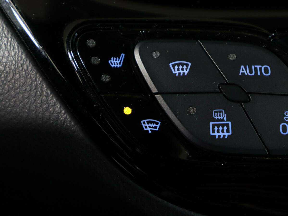 Toyota C-HR 2019 года с пробегом. Фото: #13