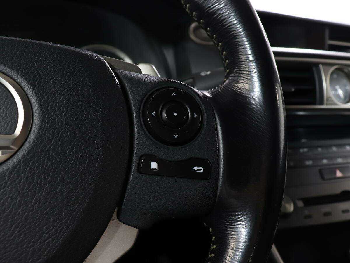 Lexus IS 2015 года с пробегом. Фото: #12