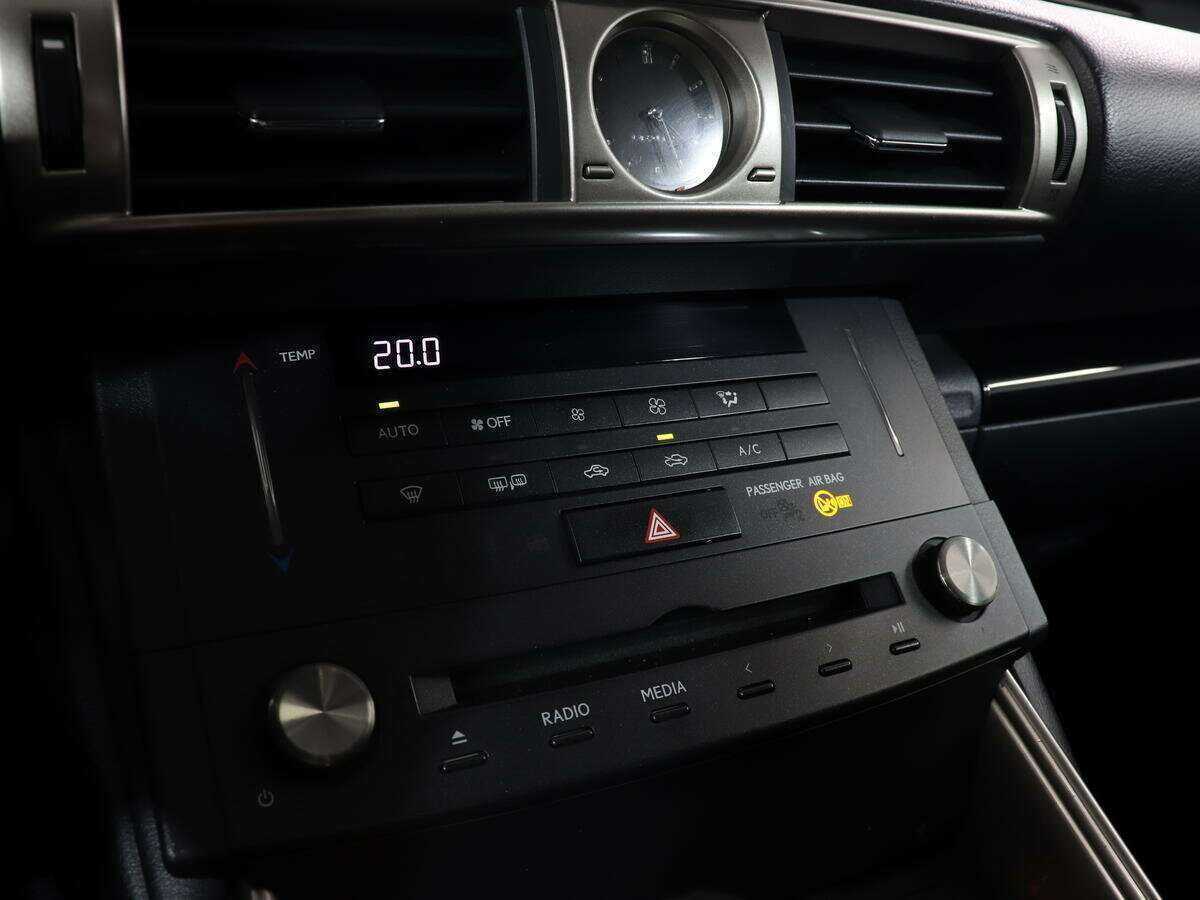 Lexus IS 2015 года с пробегом. Фото: #17