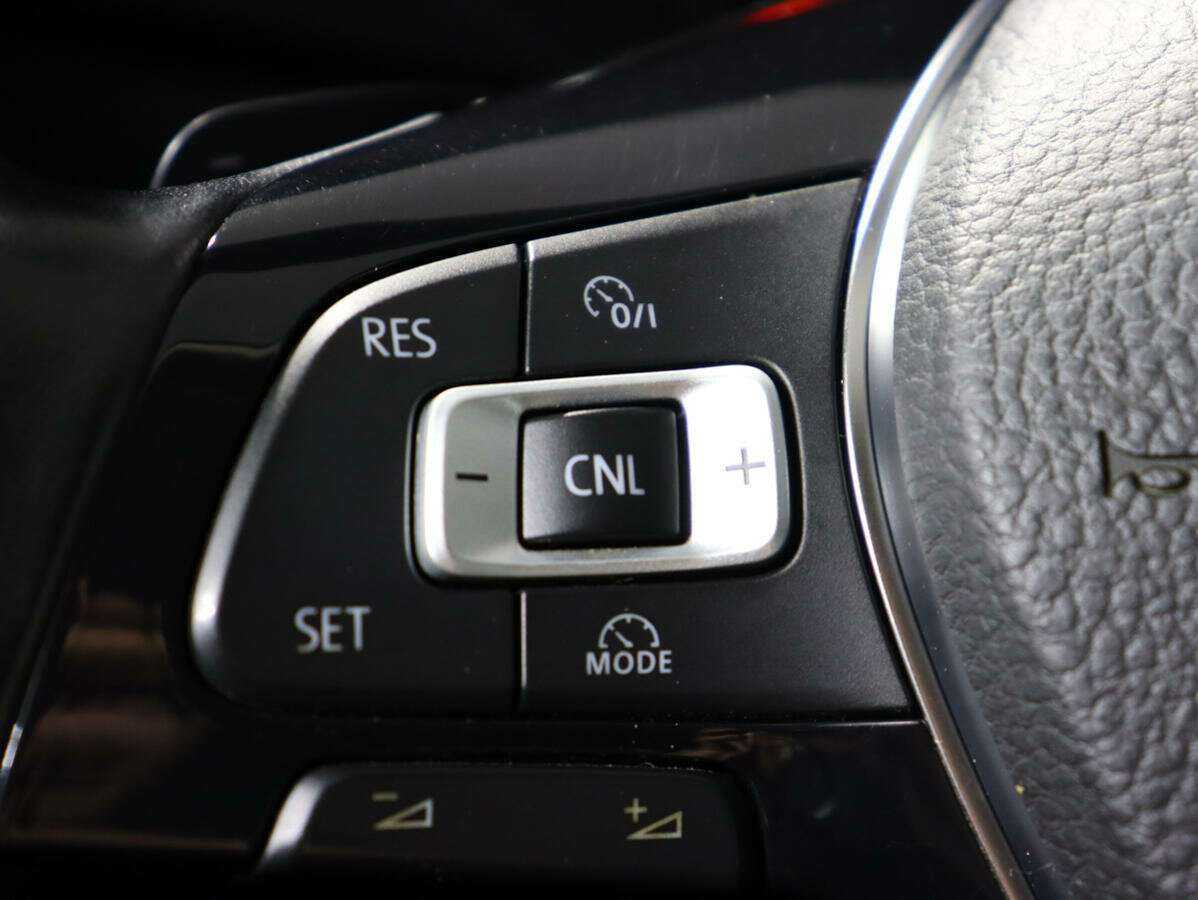 Б/У Фольксваген Тигуан 2018 года. Фото: #17