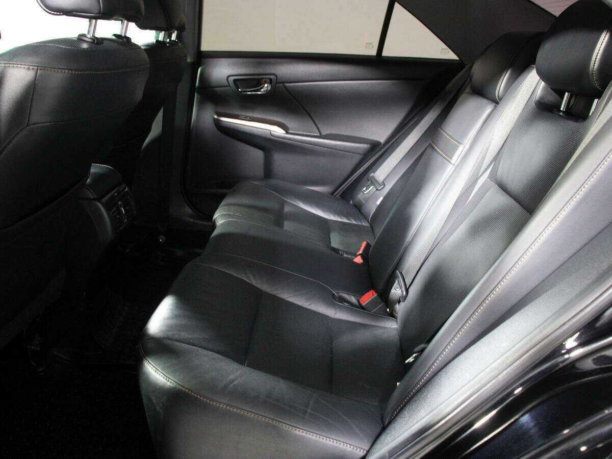 Б/У Тойота Камри 2018 года. Фото: #9