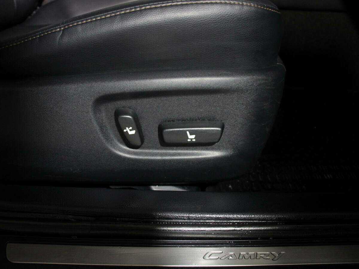 Б/У Тойота Камри 2018 года. Фото: #14