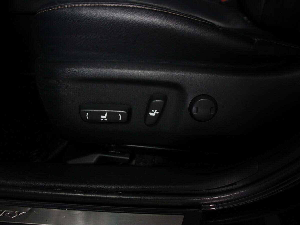 Б/У Тойота Камри 2018 года. Фото: #18