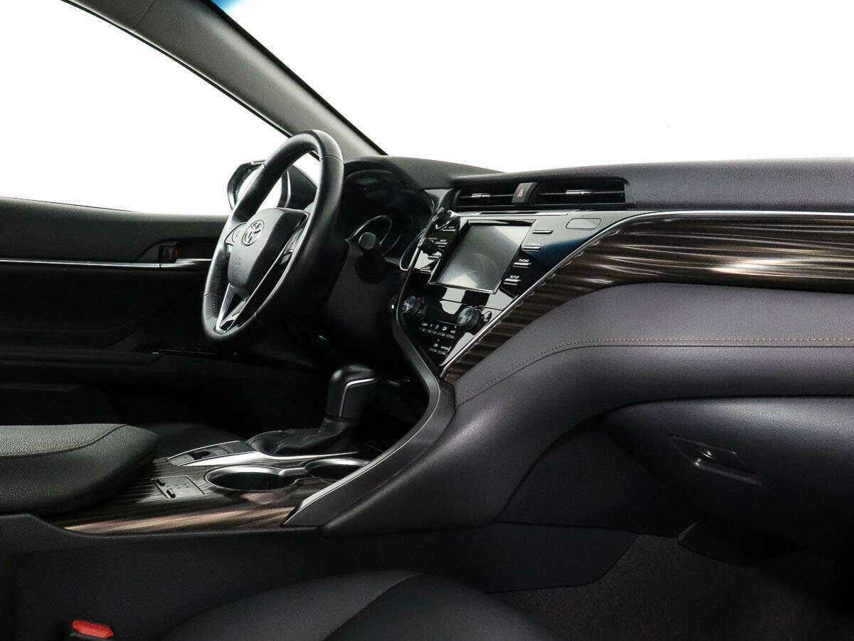 Toyota Camry 2020 года с пробегом. Фото: #4