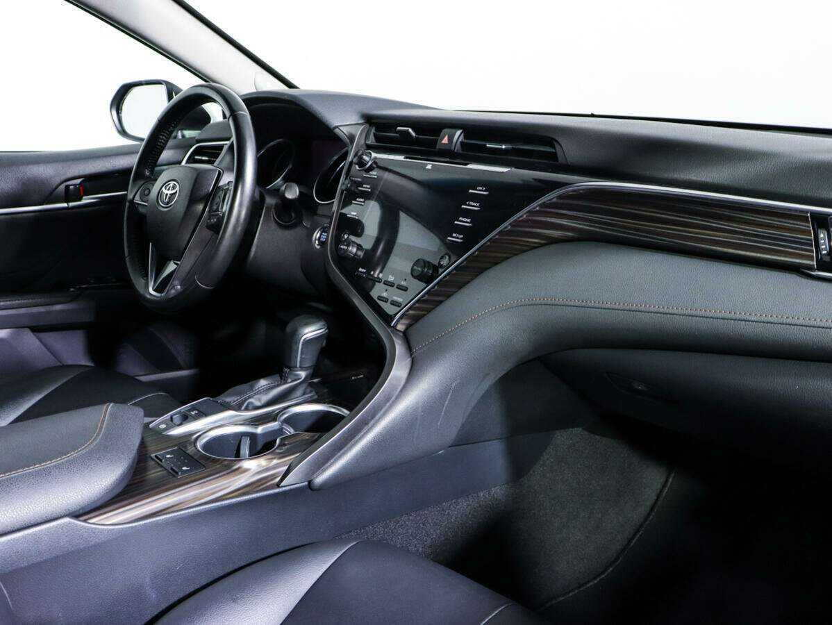 Toyota Camry 2018 года с пробегом. Фото: #5