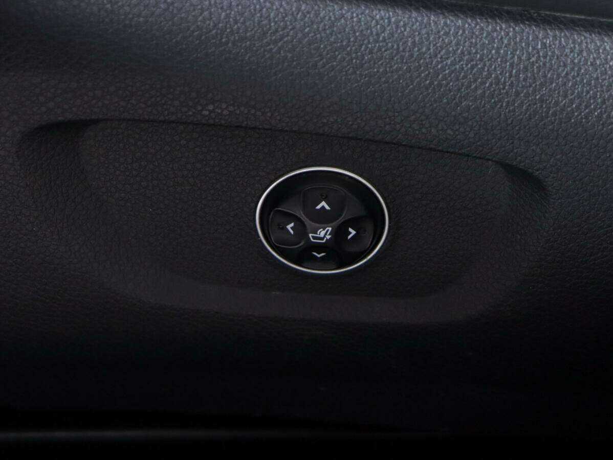 Hyundai Equus 2014 года с пробегом. Фото: #17