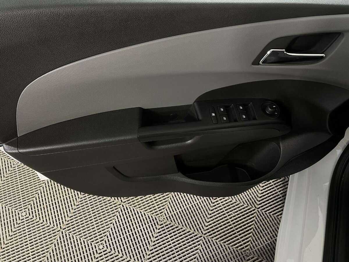 Chevrolet Aveo 2015 года с пробегом. Фото: #5