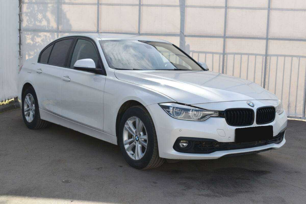 BMW 3 серии 2018 года с пробегом. Фото: #2