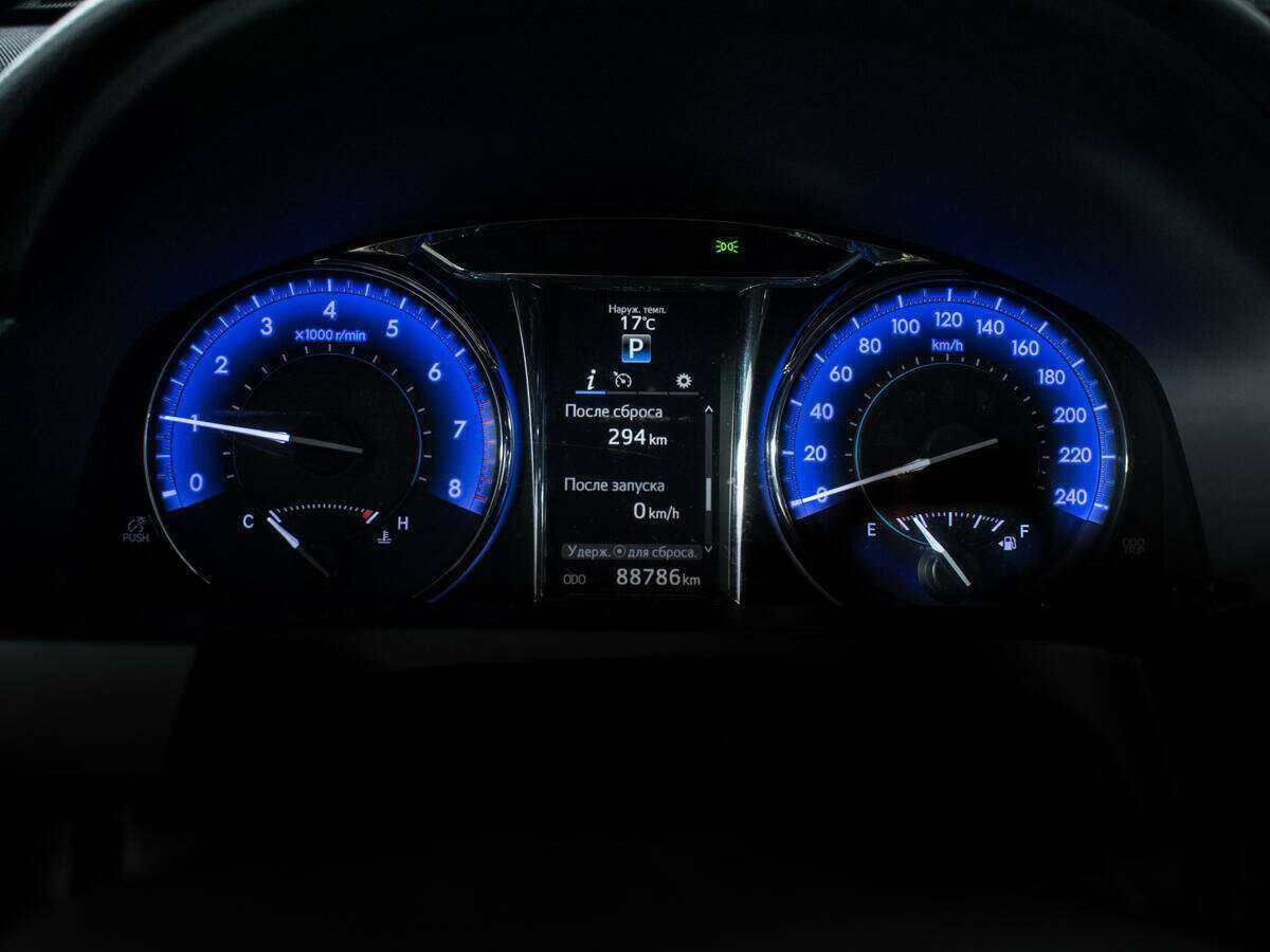 Б/У Тойота Камри 2015 года. Фото: #10