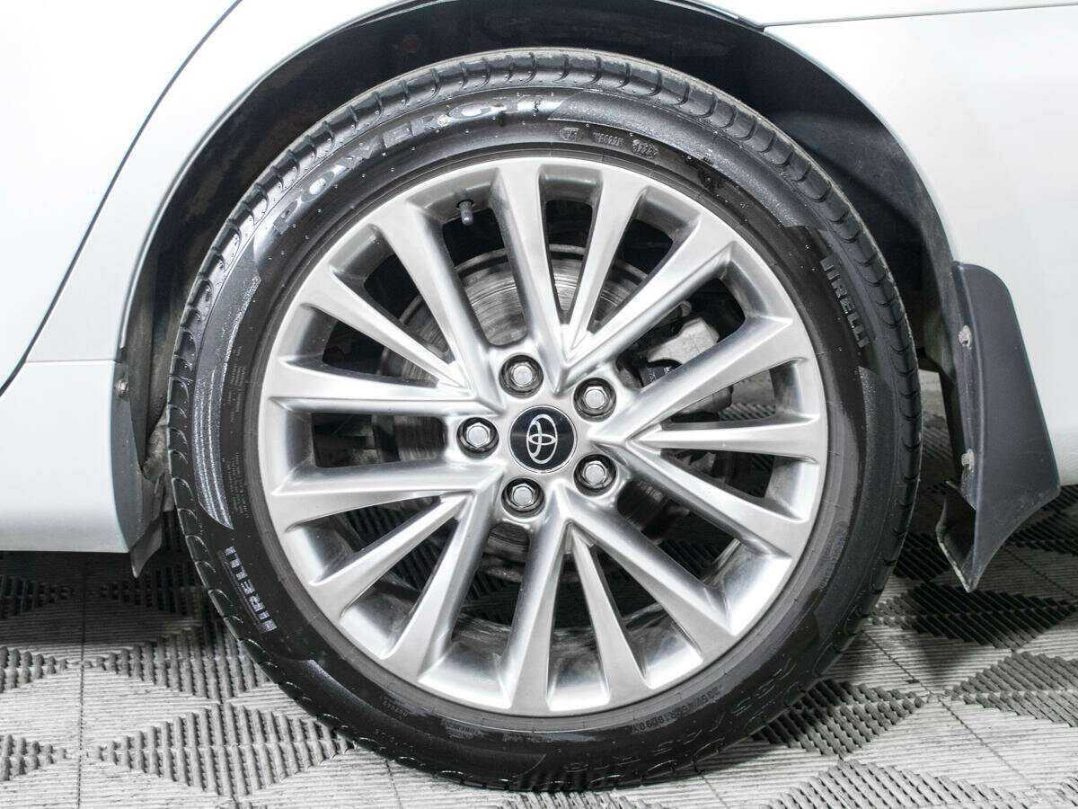 Б/У Тойота Камри 2015 года. Фото: #14